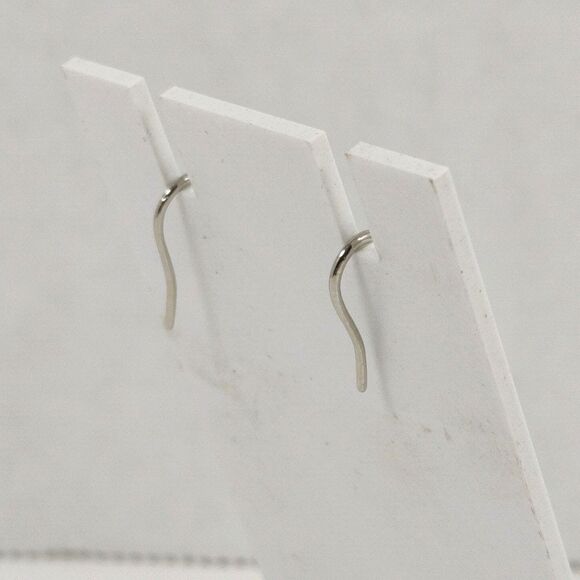 Silver Tone Metal Iridescent Glass Dangle Earrings Teddy Bear Clover Flower - Picture 11 of 11